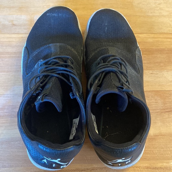 Air Jordon sneakers - Picture 3 of 4